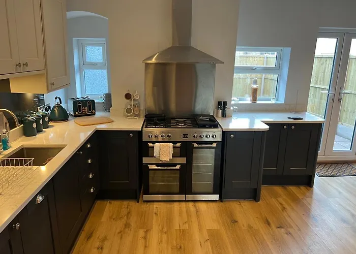 Luxury 2 Bed Apartment Great Location