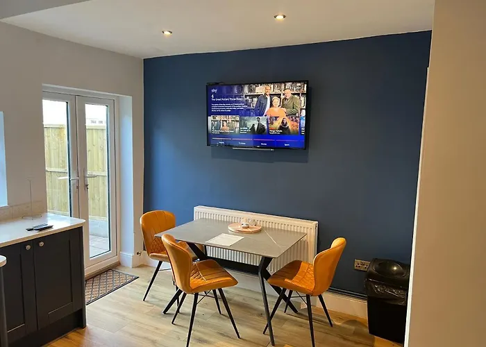 Luxury 2 Bed Apartment Great Location