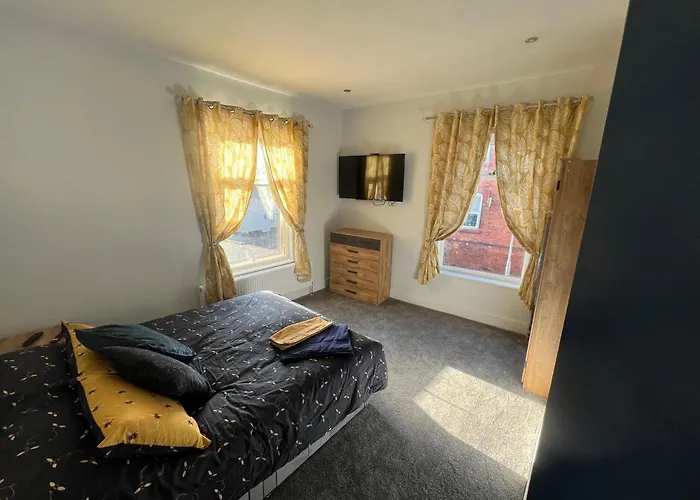 Luxury 2 Bed Apartment Great Location
