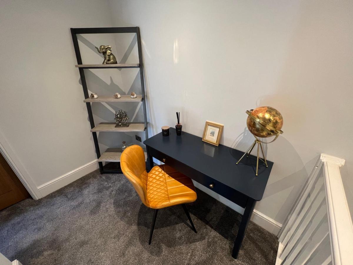 Luxury 2 Bed Great Location Apartment *