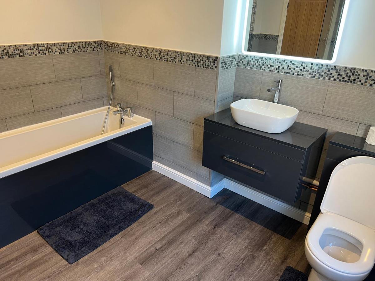 Luxury 2 Bed Great Location Apartamento *