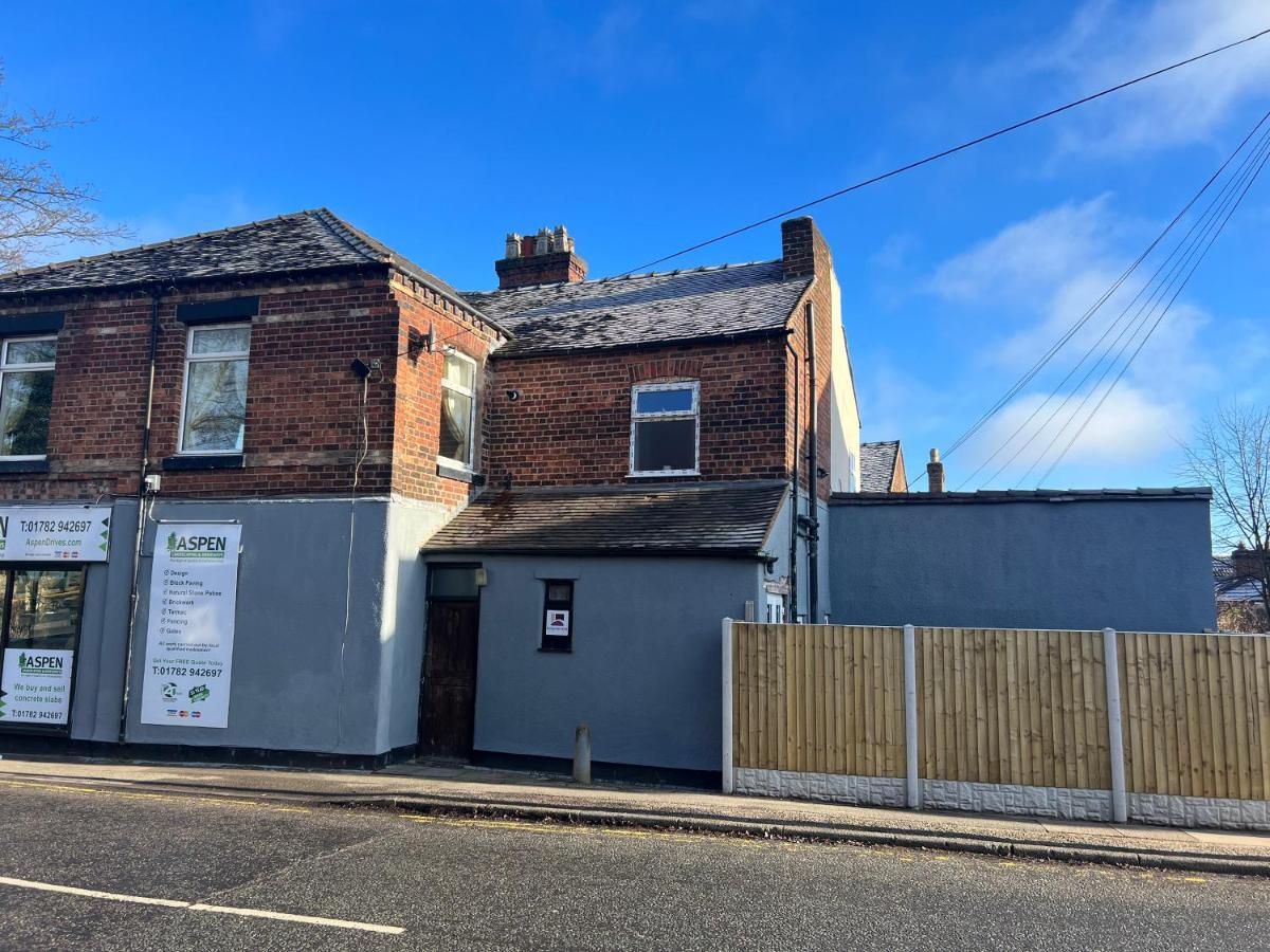 Luxury 2 Bed Great Location Apartment Stoke-on-Trent