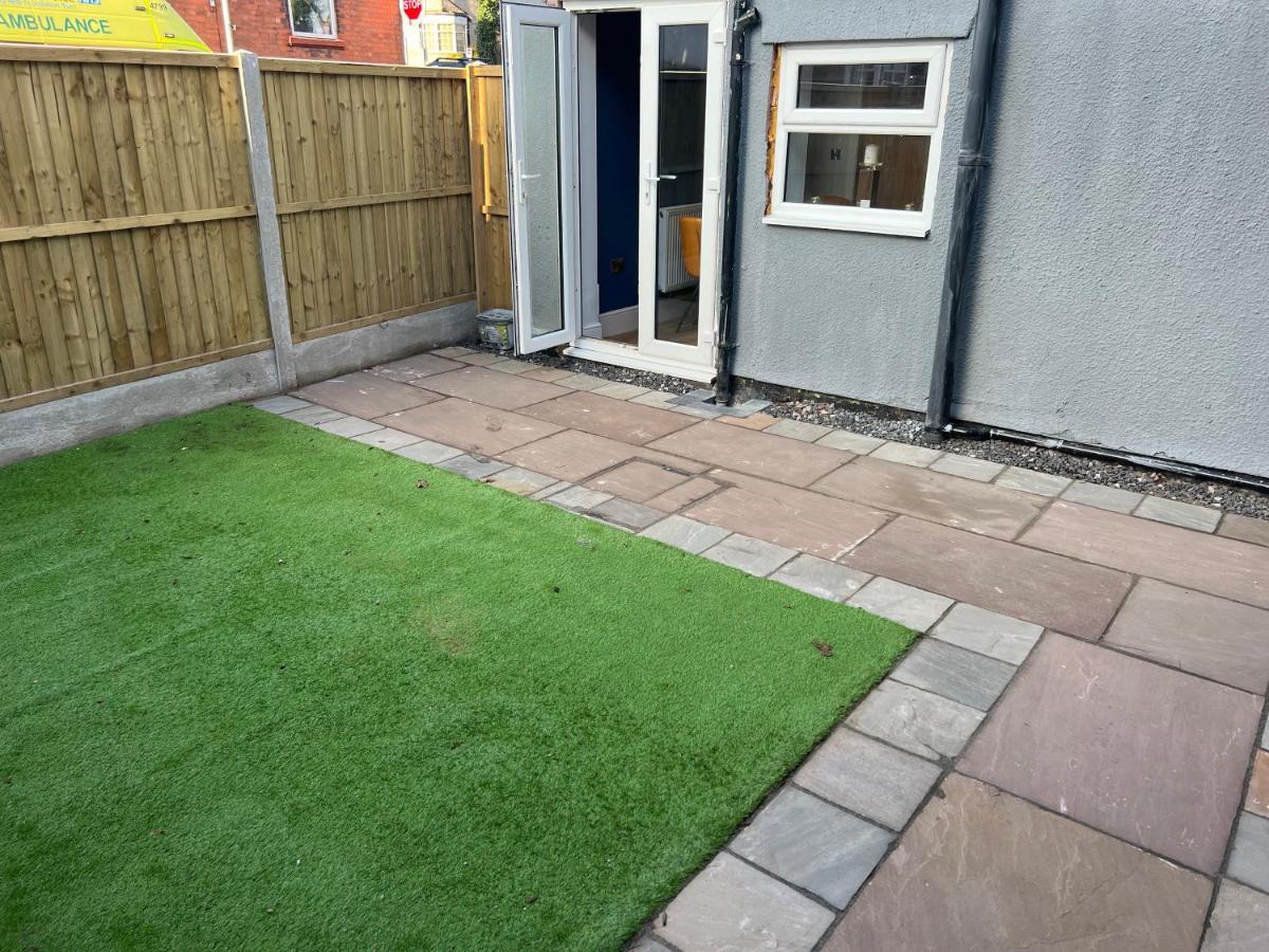Luxury 2 Bed Great Location *