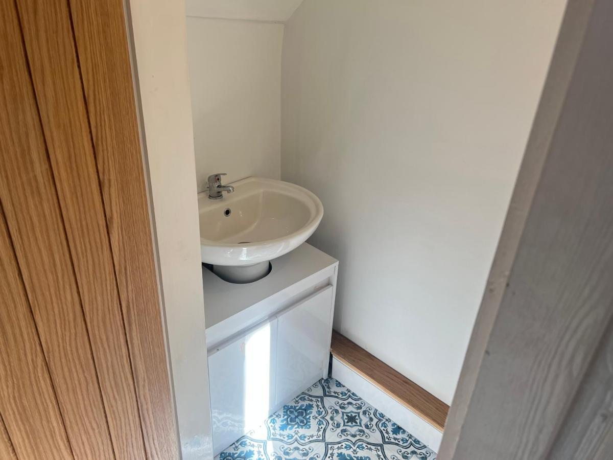 Luxury 2 Bed Great Location