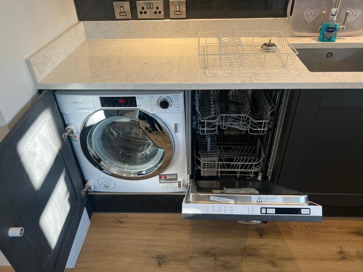 Luxury 2 Bed Great Location Apartment